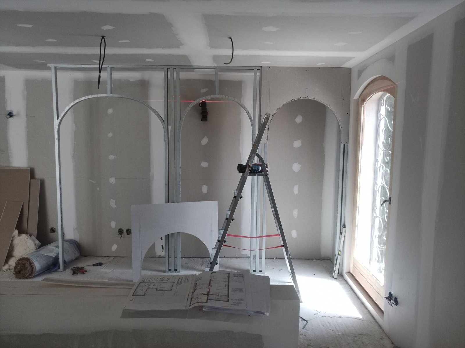 Plaquiste Perpignan Babau Bâtiment, expert en rénovation placo, cloisons, faux plafonds et isolation des combles.