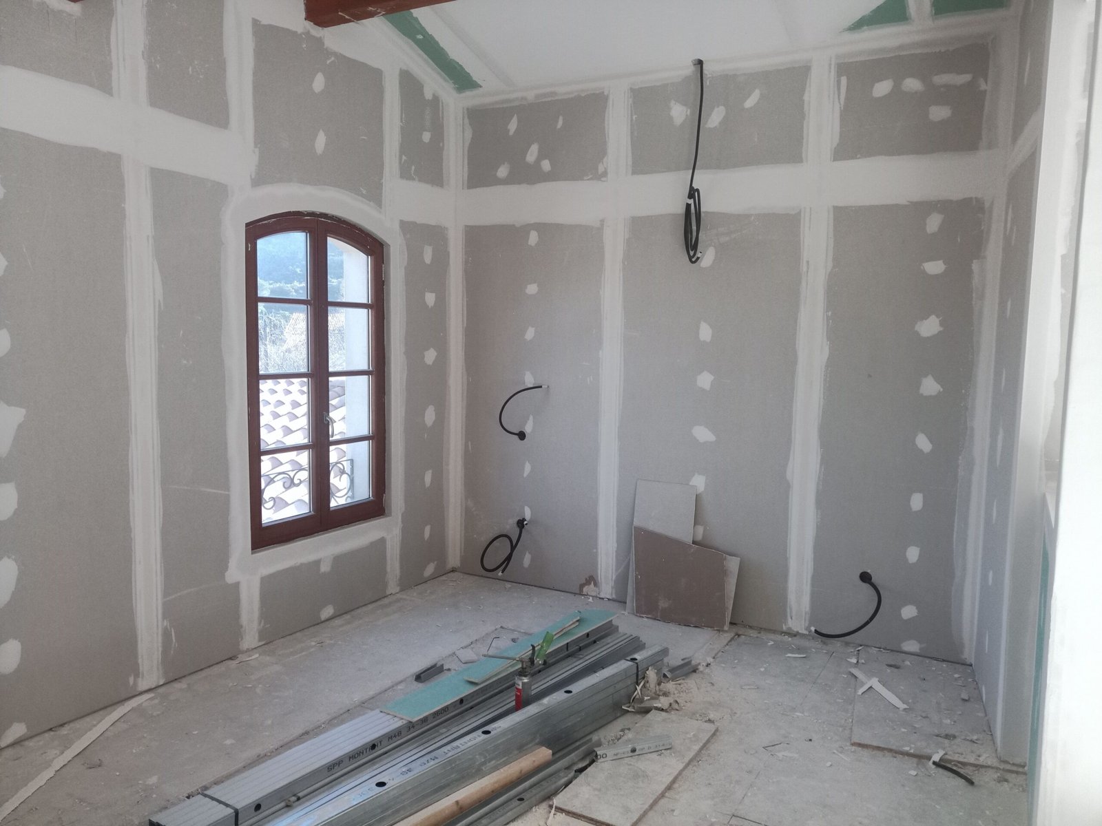 Plaquiste Perpignan expert en pose de placo, cloisons, plafonds et finitions durables.