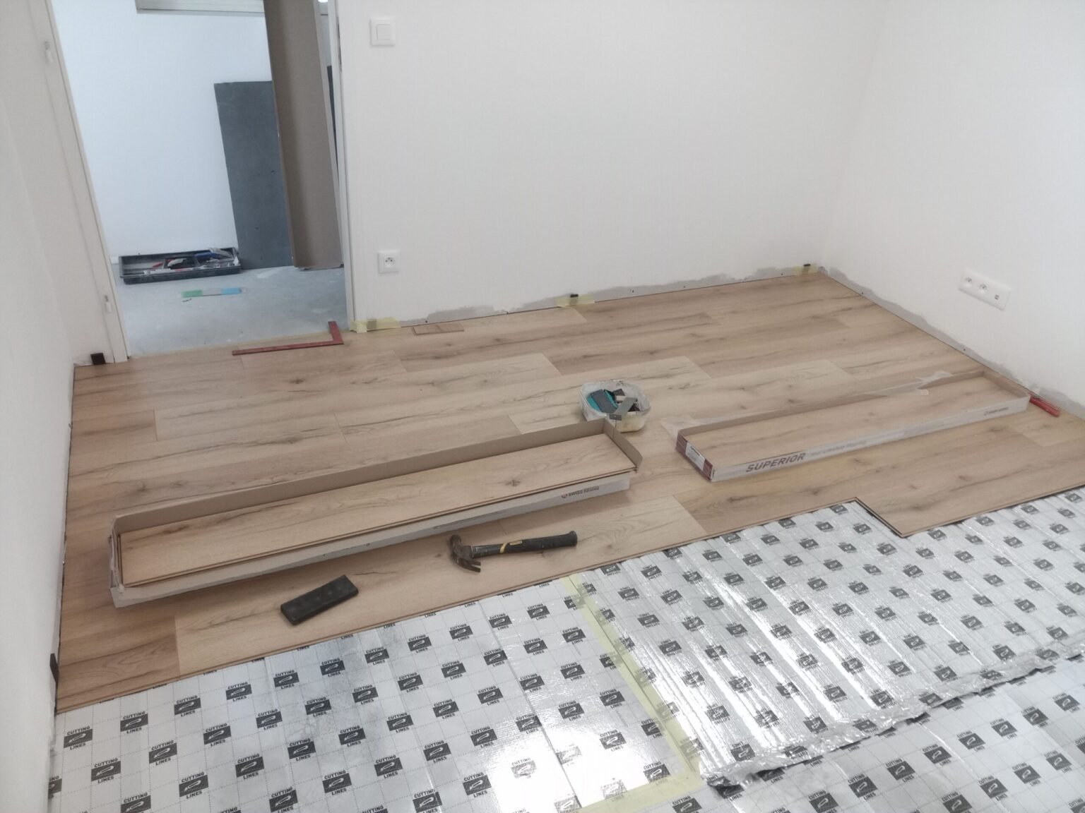 Pose parquet Perpignan : sol chaleureux et durable, adapté à chaque style et chaque pièce.
